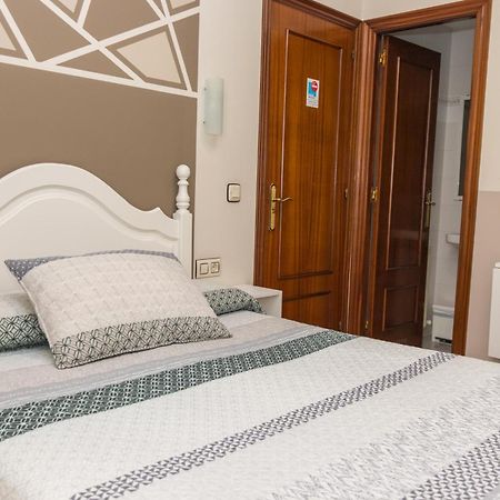 Hotel Plaza Onís Kültér fotó