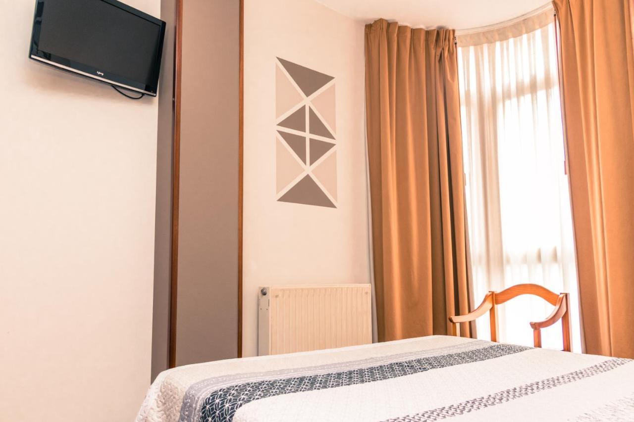 Hotel Plaza Onís Kültér fotó