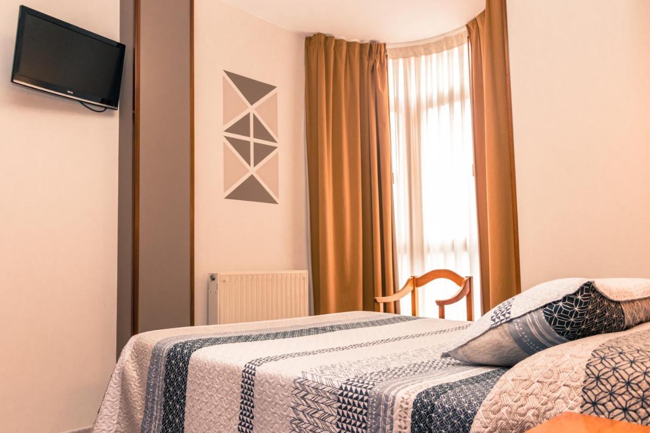 Hotel Plaza Onís Kültér fotó