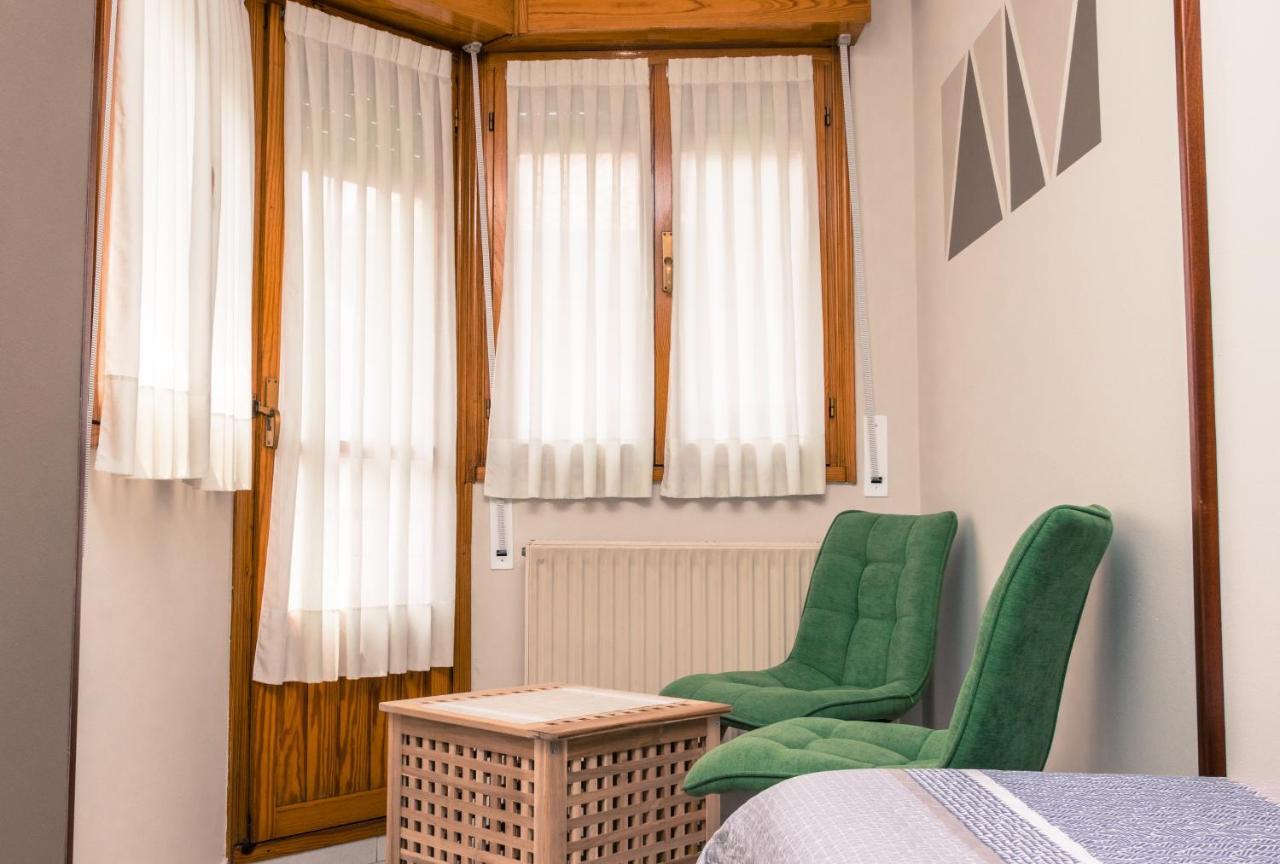 Hotel Plaza Onís Kültér fotó