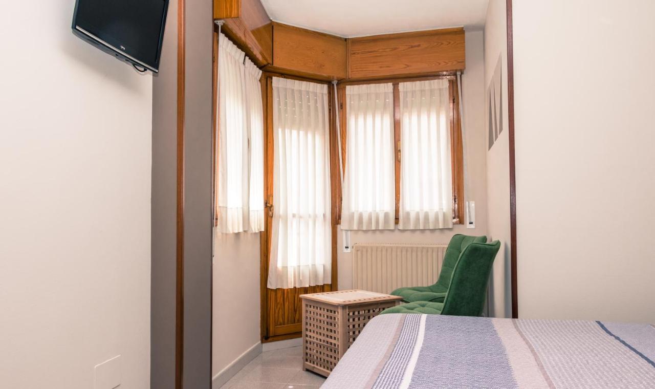 Hotel Plaza Onís Kültér fotó
