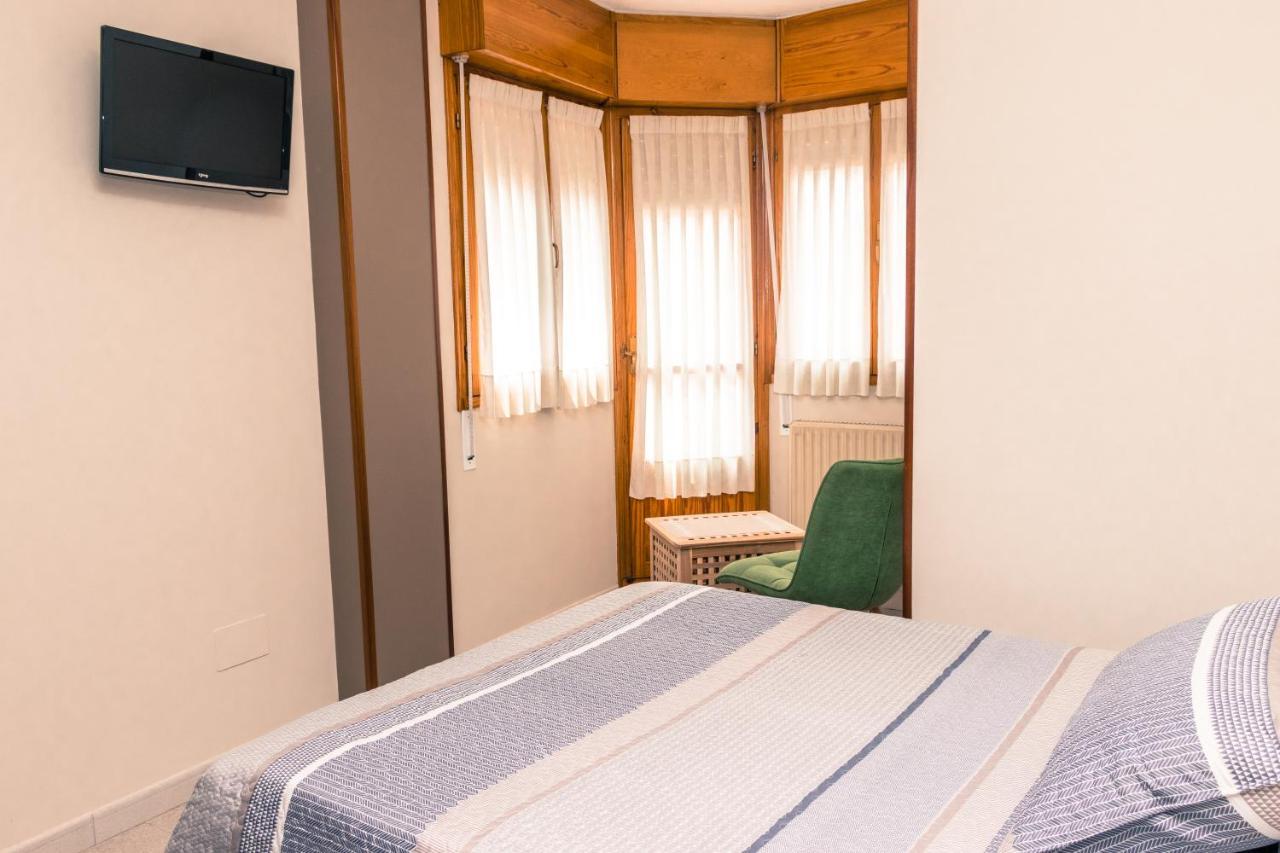 Hotel Plaza Onís Kültér fotó