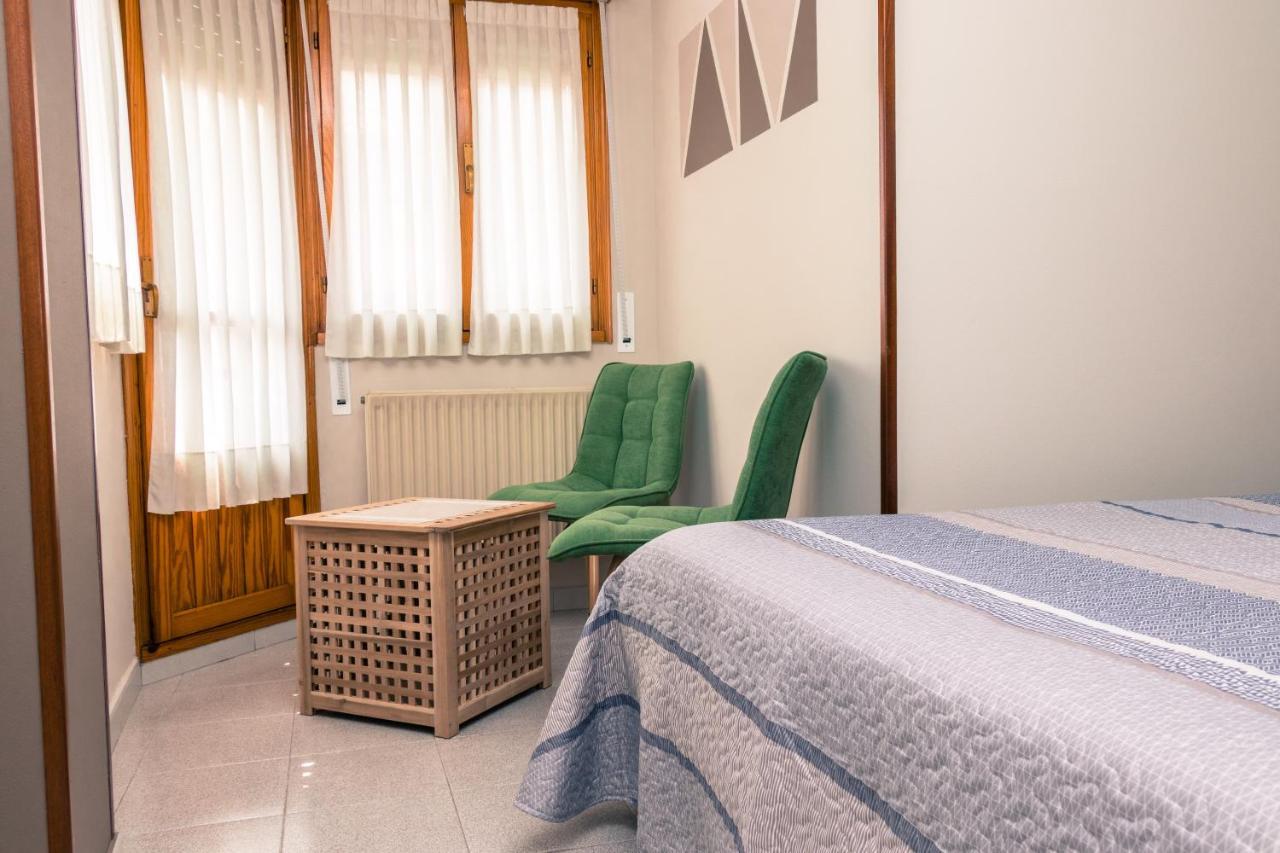 Hotel Plaza Onís Kültér fotó