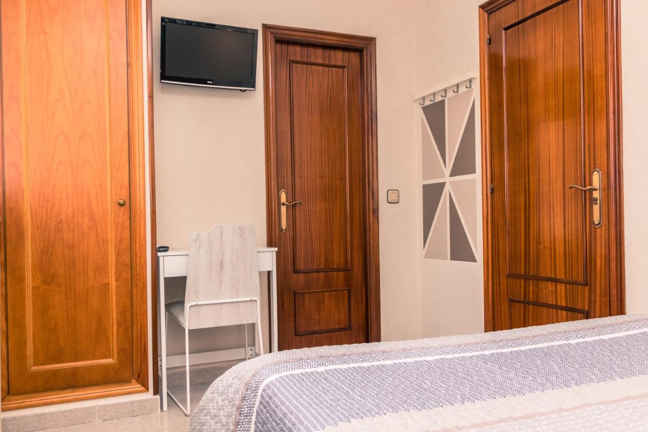 Hotel Plaza Onís Kültér fotó