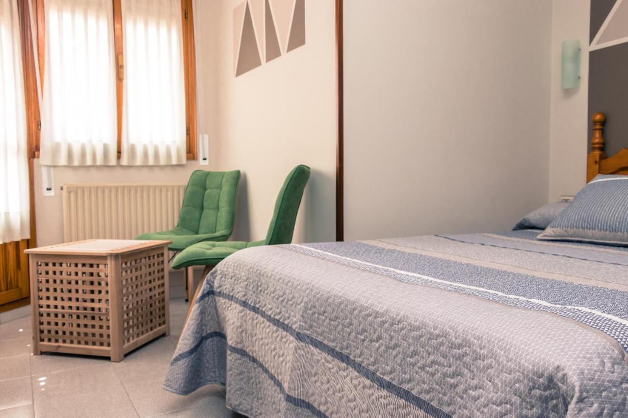 Hotel Plaza Onís Kültér fotó