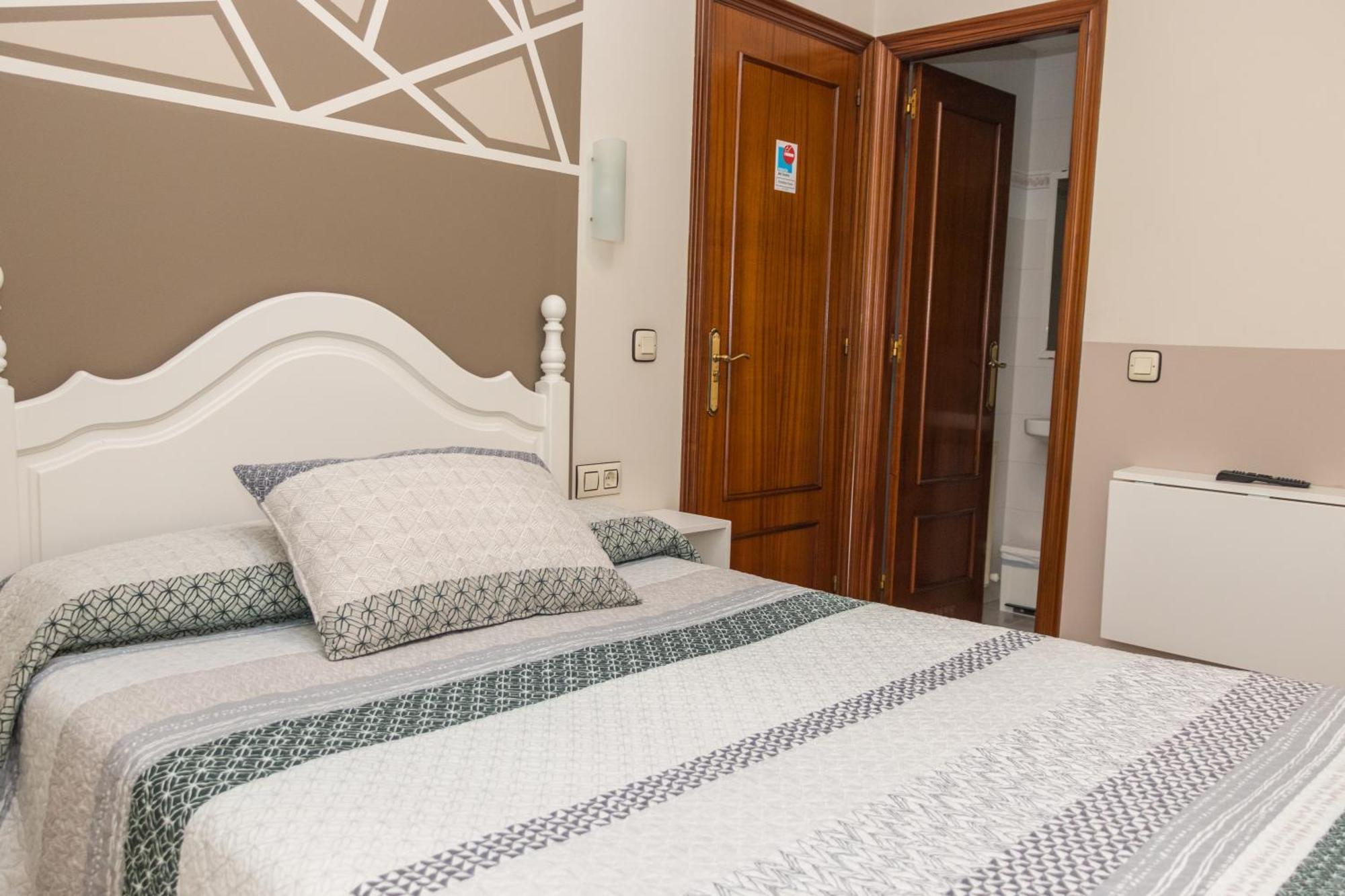 Hotel Plaza Onís Kültér fotó