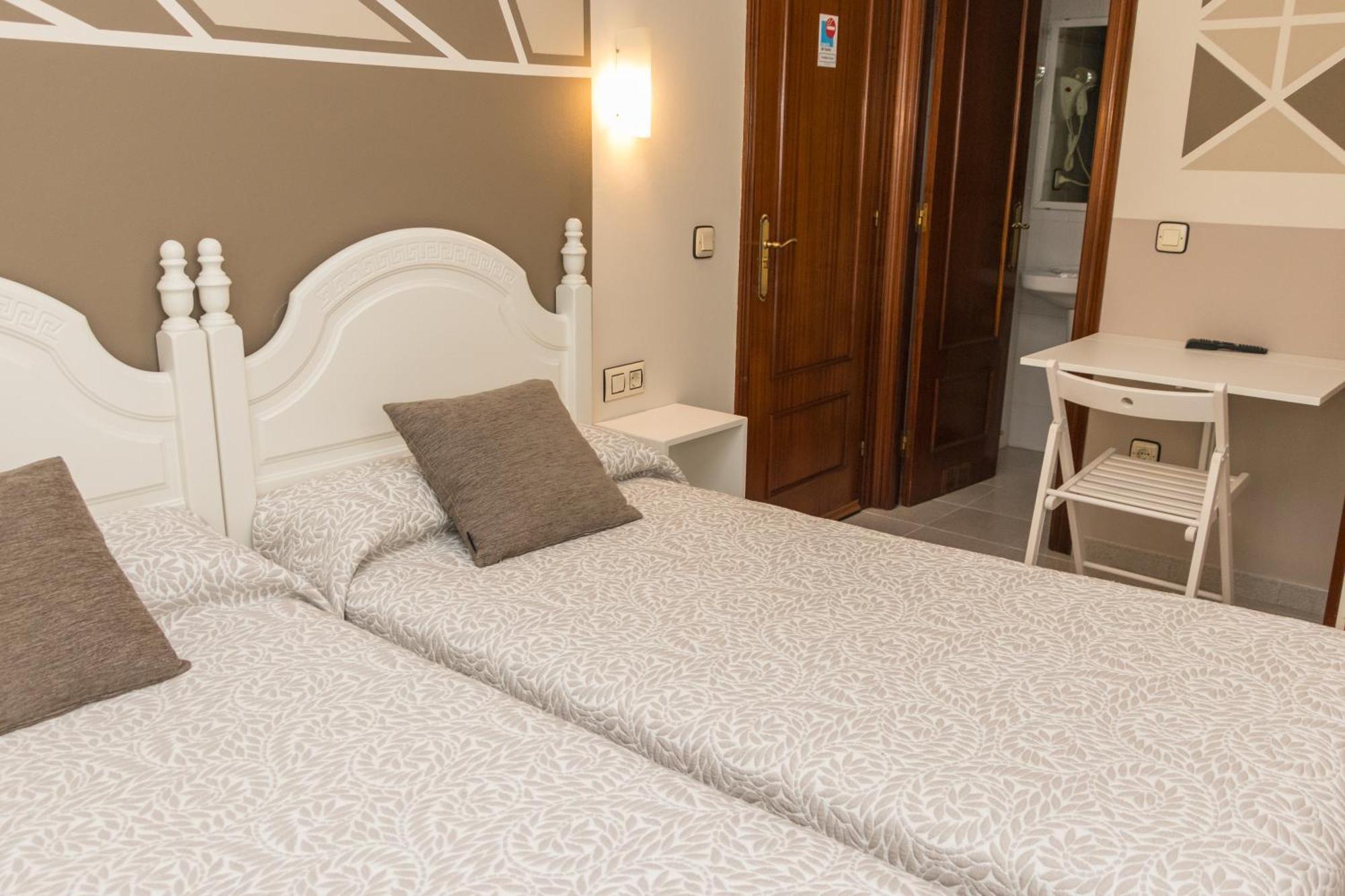 Hotel Plaza Onís Kültér fotó