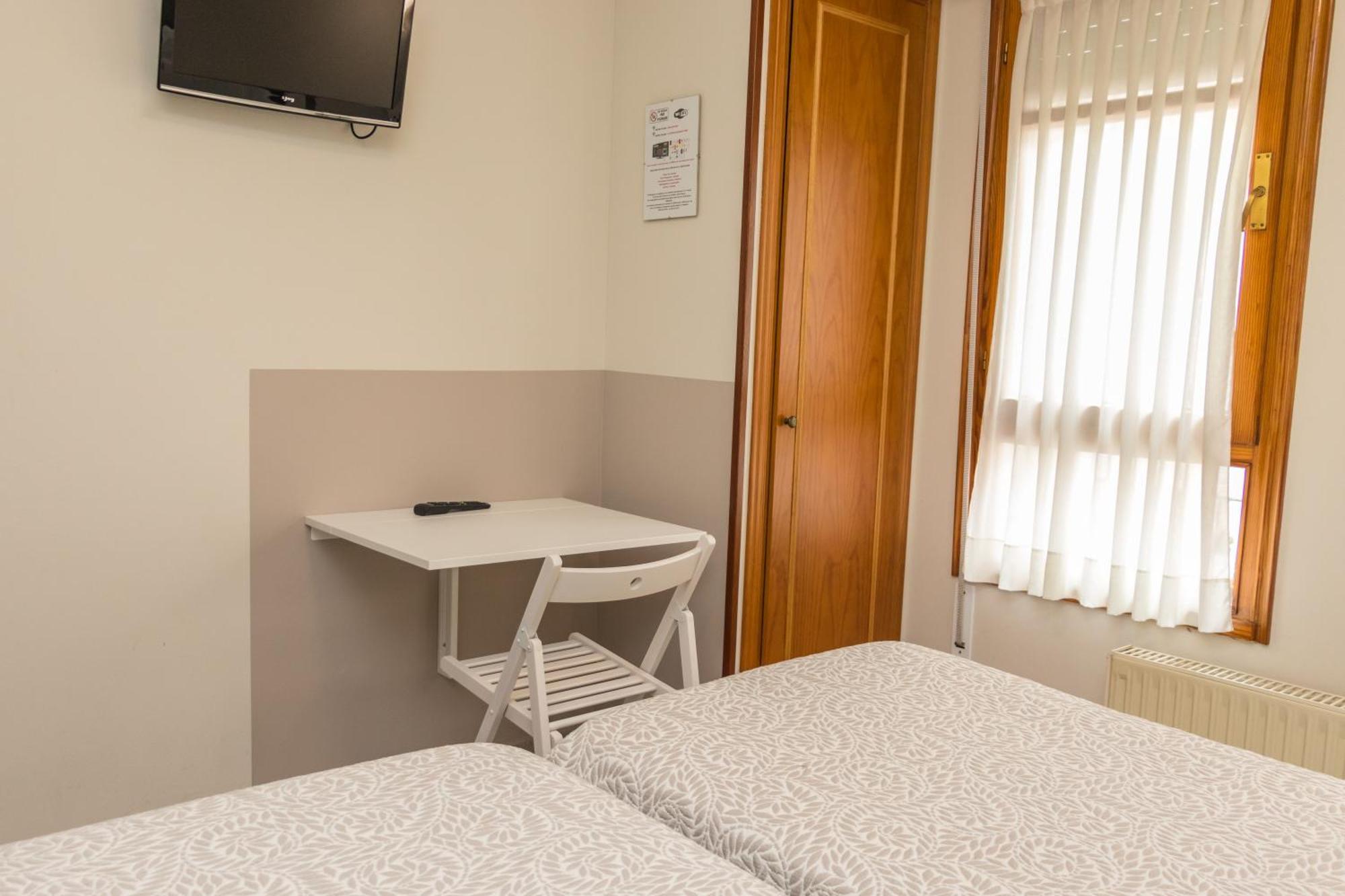 Hotel Plaza Onís Kültér fotó
