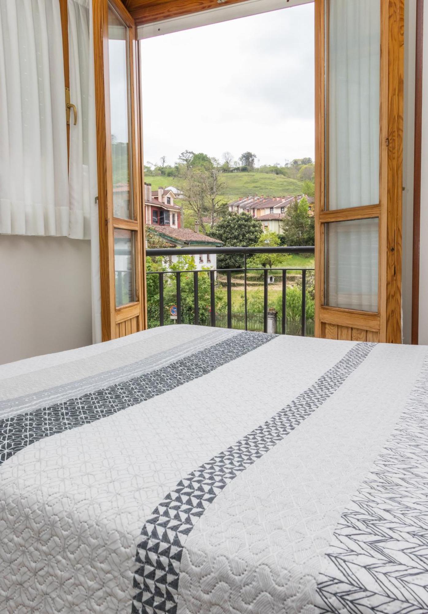 Hotel Plaza Onís Kültér fotó