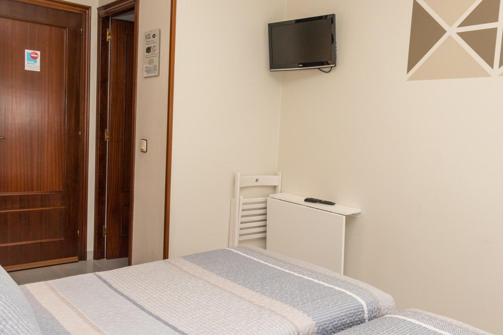 Hotel Plaza Onís Kültér fotó