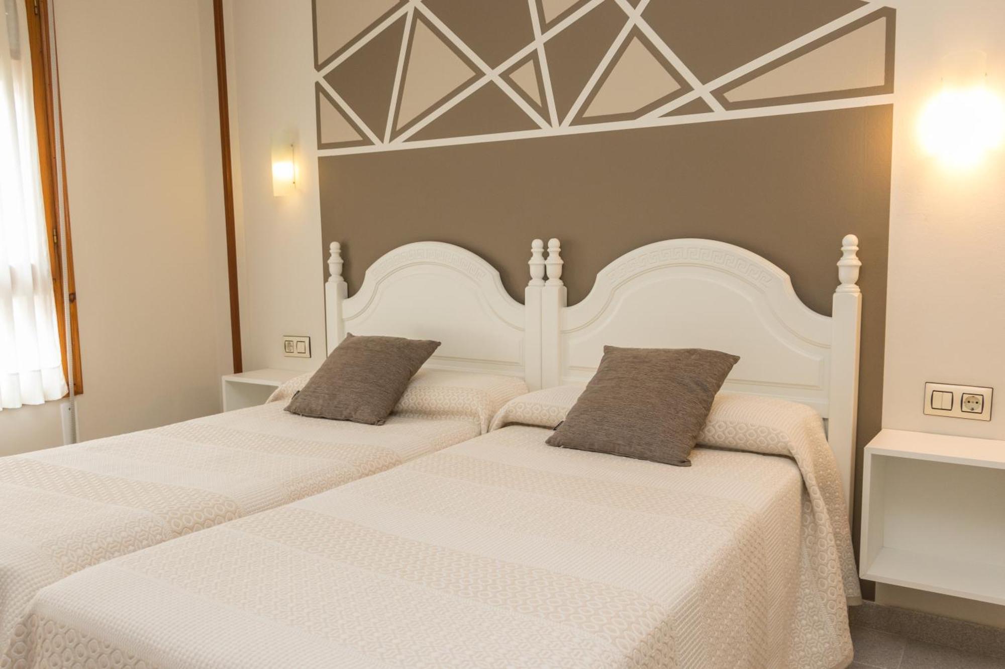 Hotel Plaza Onís Kültér fotó