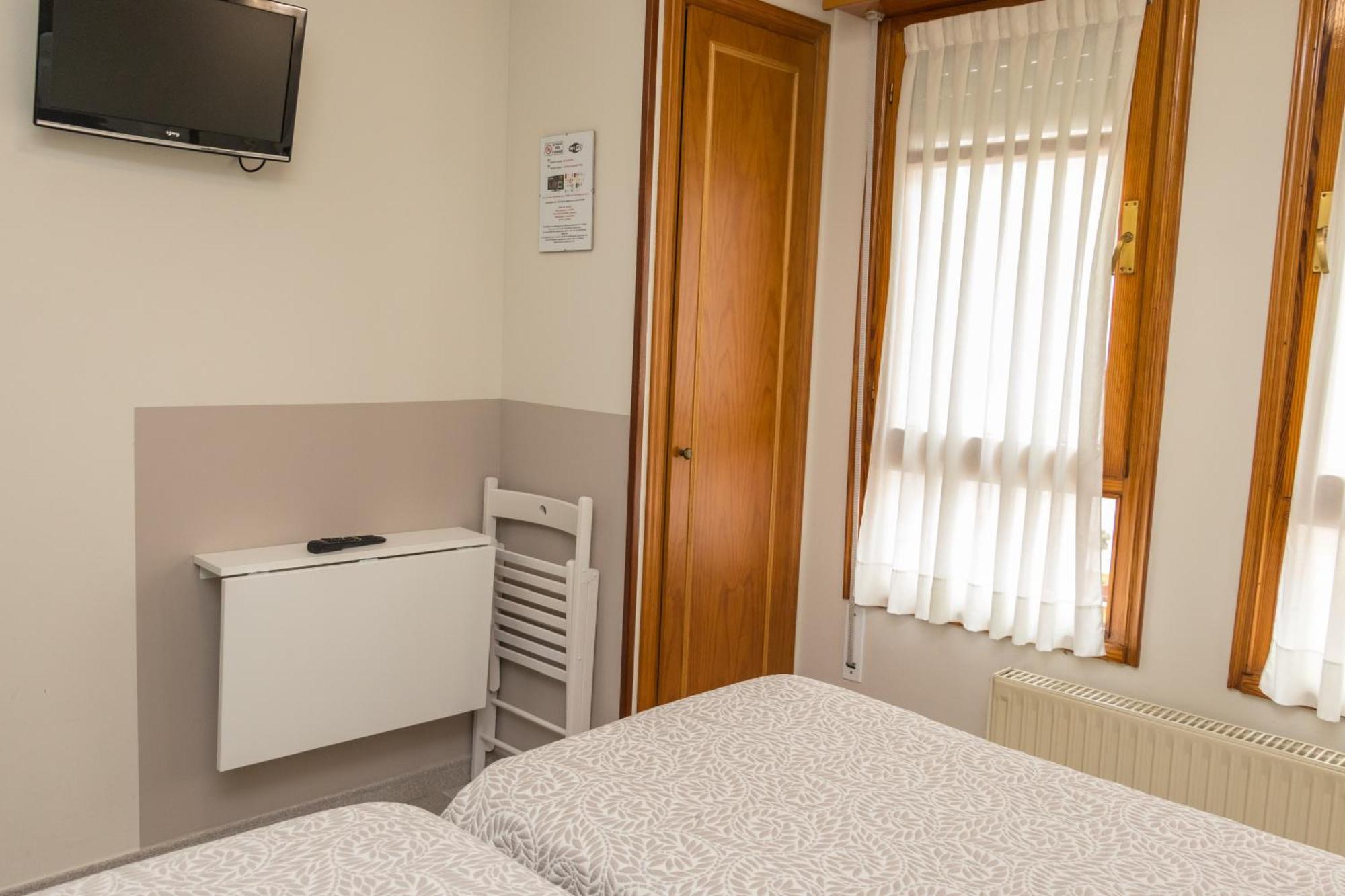 Hotel Plaza Onís Kültér fotó