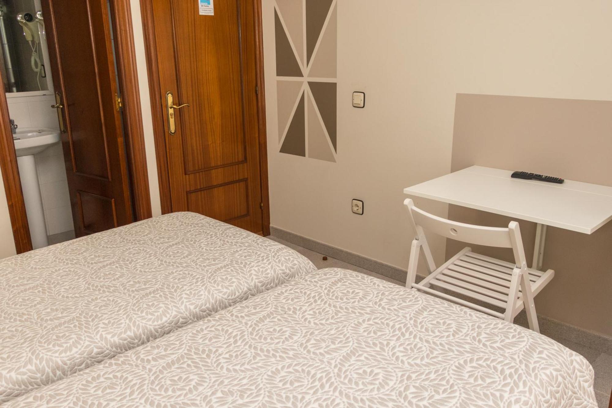 Hotel Plaza Onís Kültér fotó