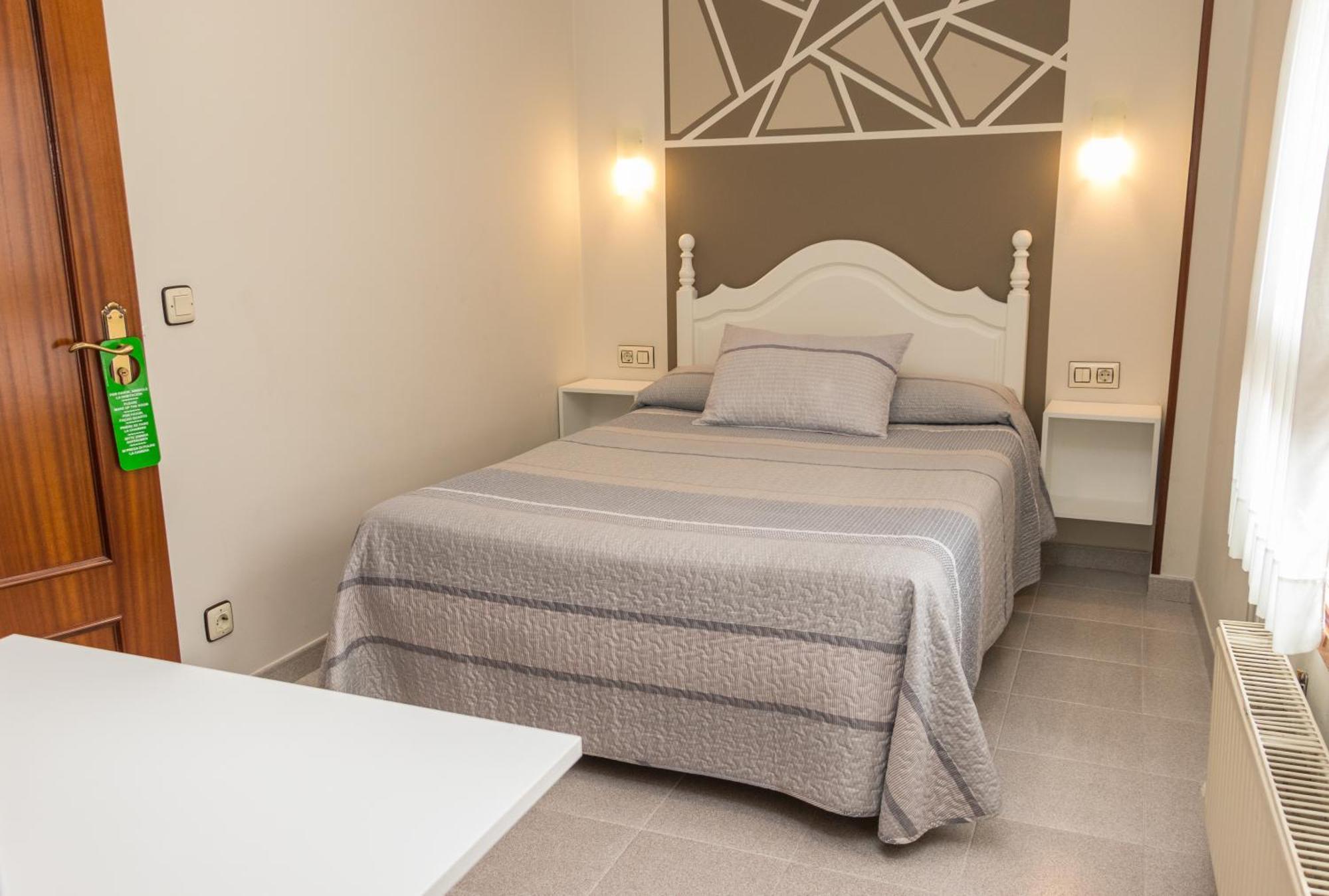 Hotel Plaza Onís Kültér fotó