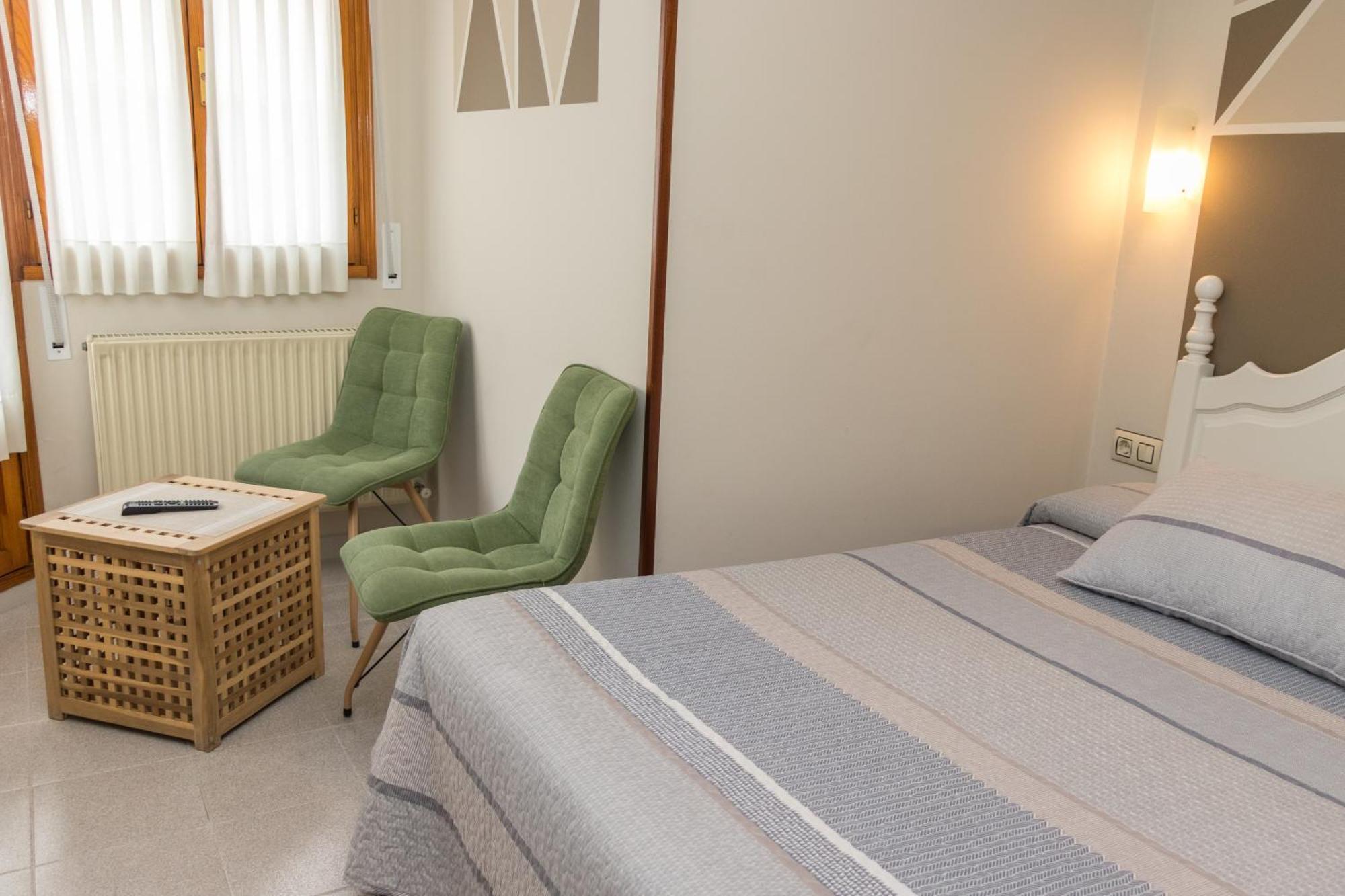 Hotel Plaza Onís Kültér fotó