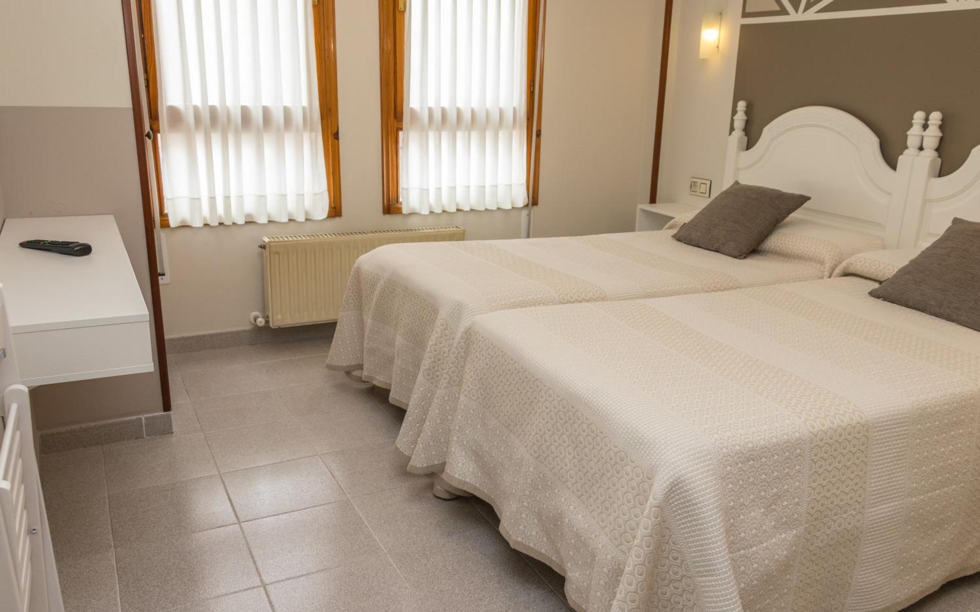 Hotel Plaza Onís Kültér fotó