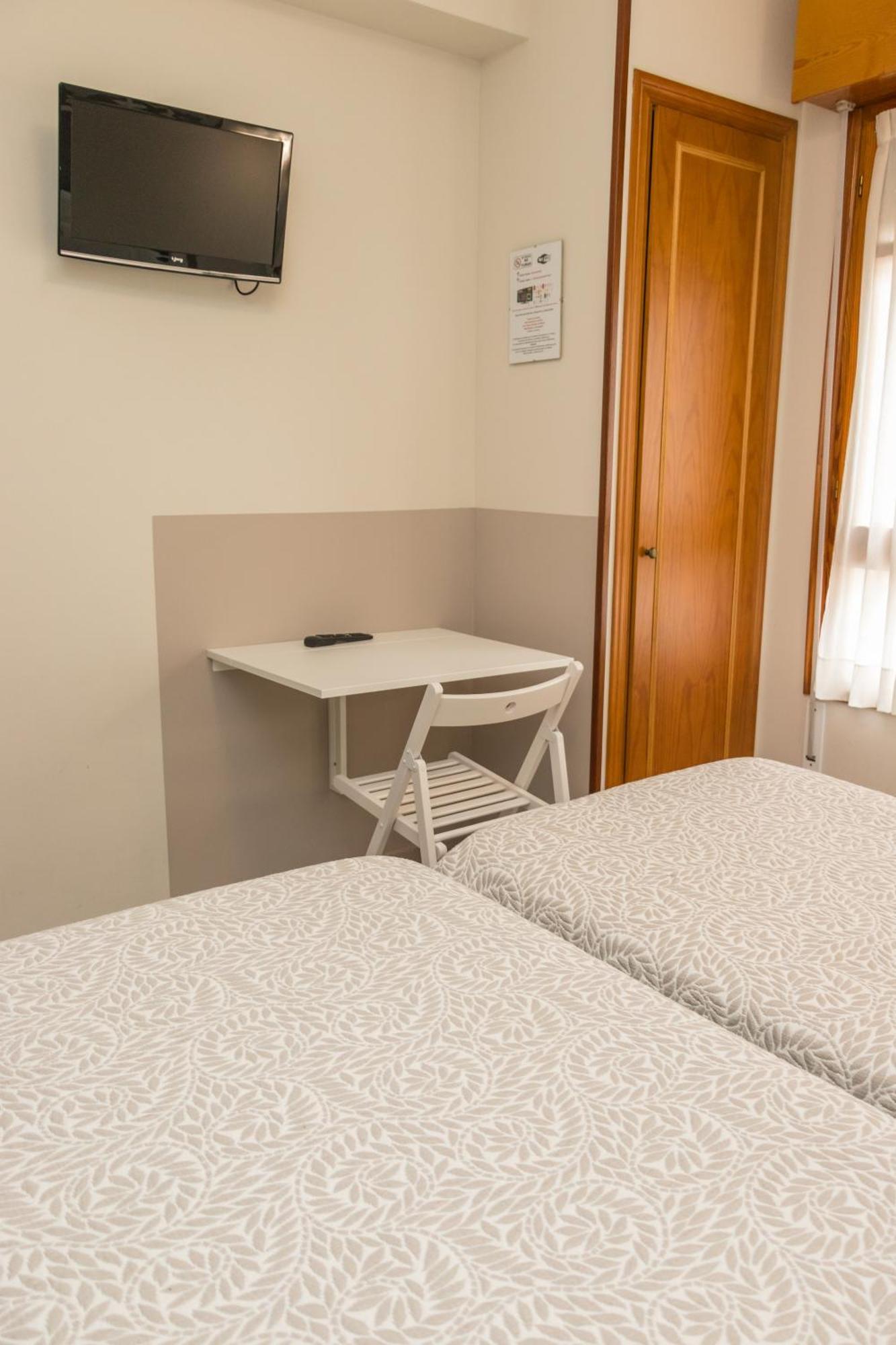 Hotel Plaza Onís Kültér fotó