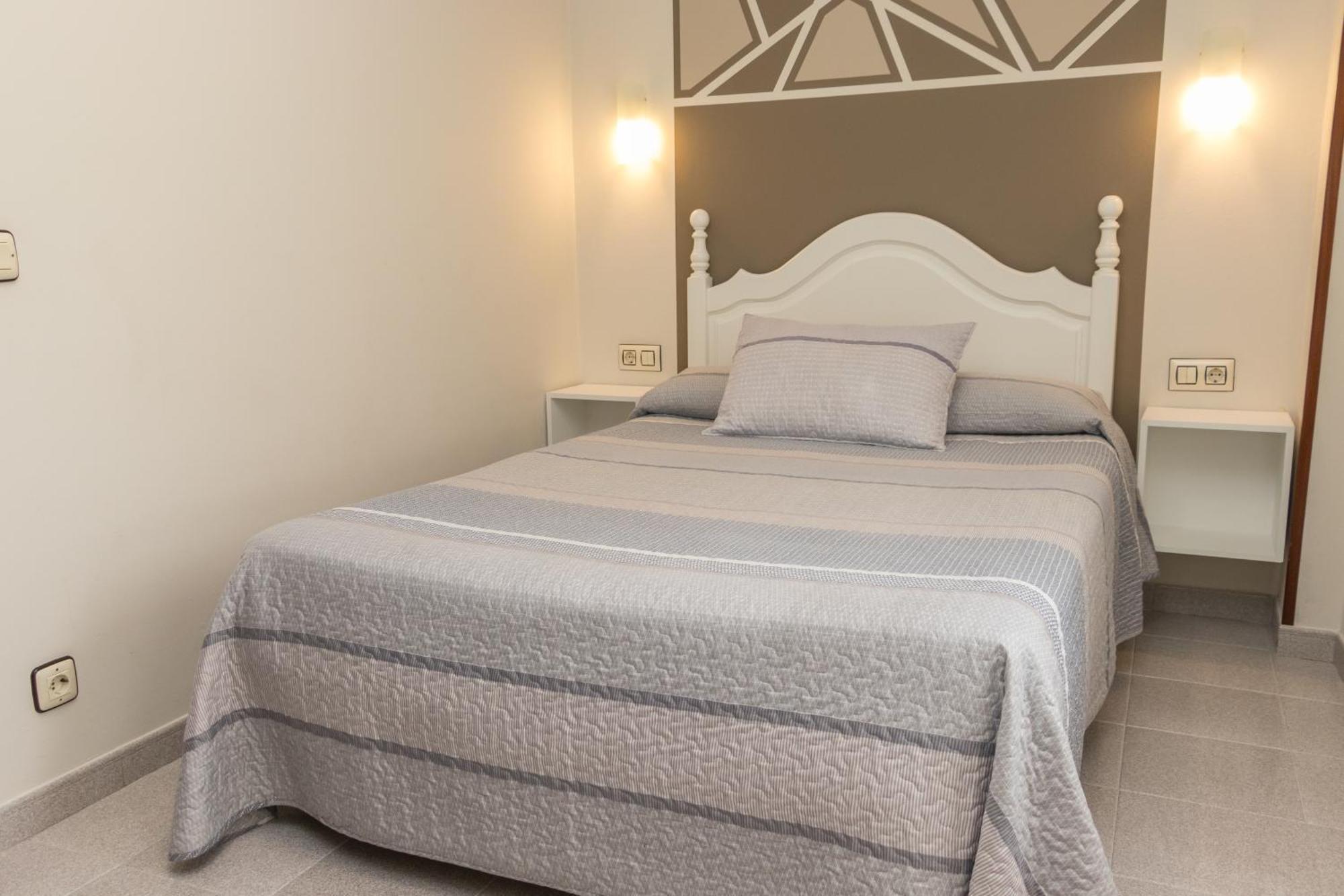Hotel Plaza Onís Kültér fotó