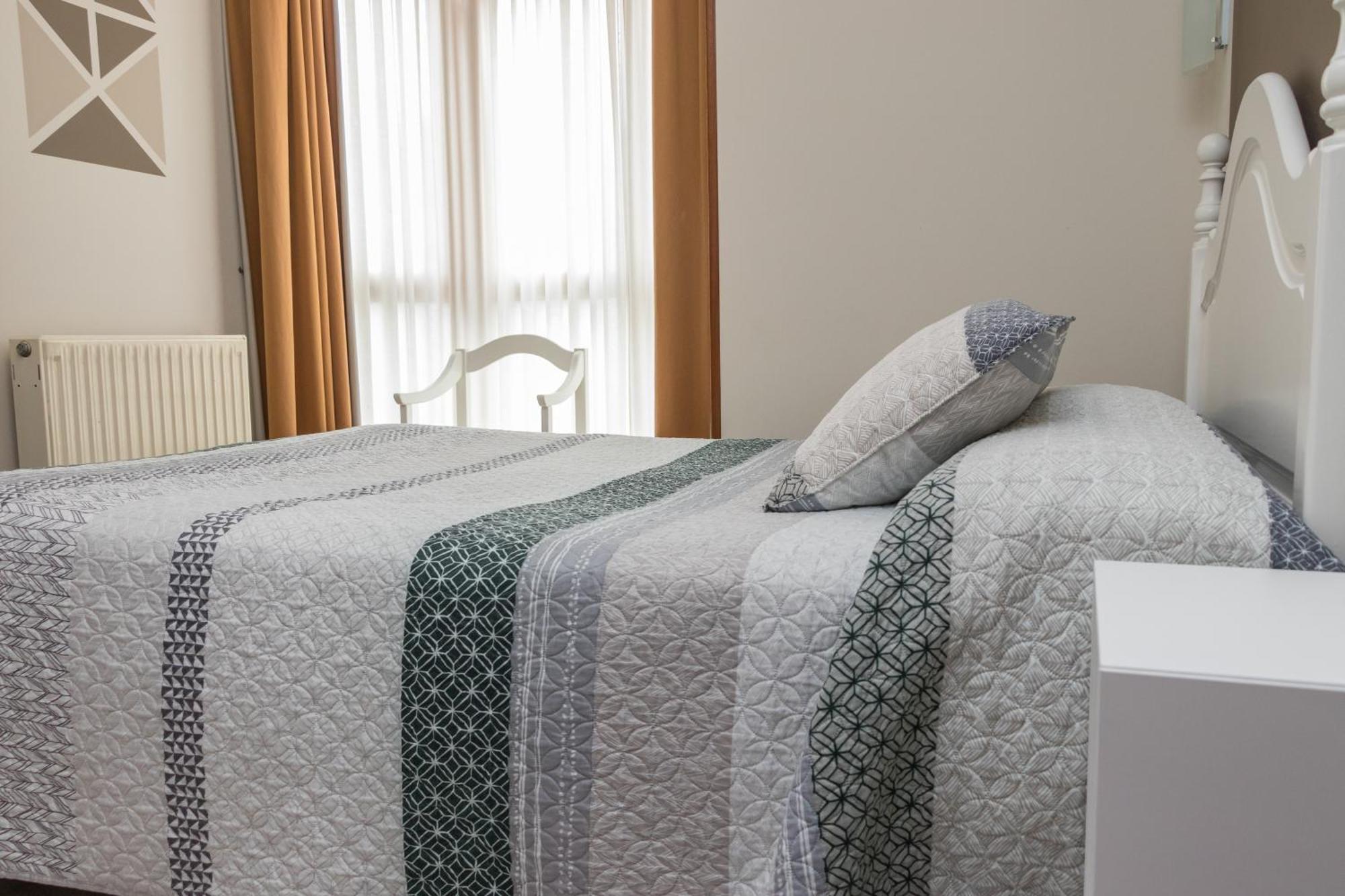 Hotel Plaza Onís Kültér fotó