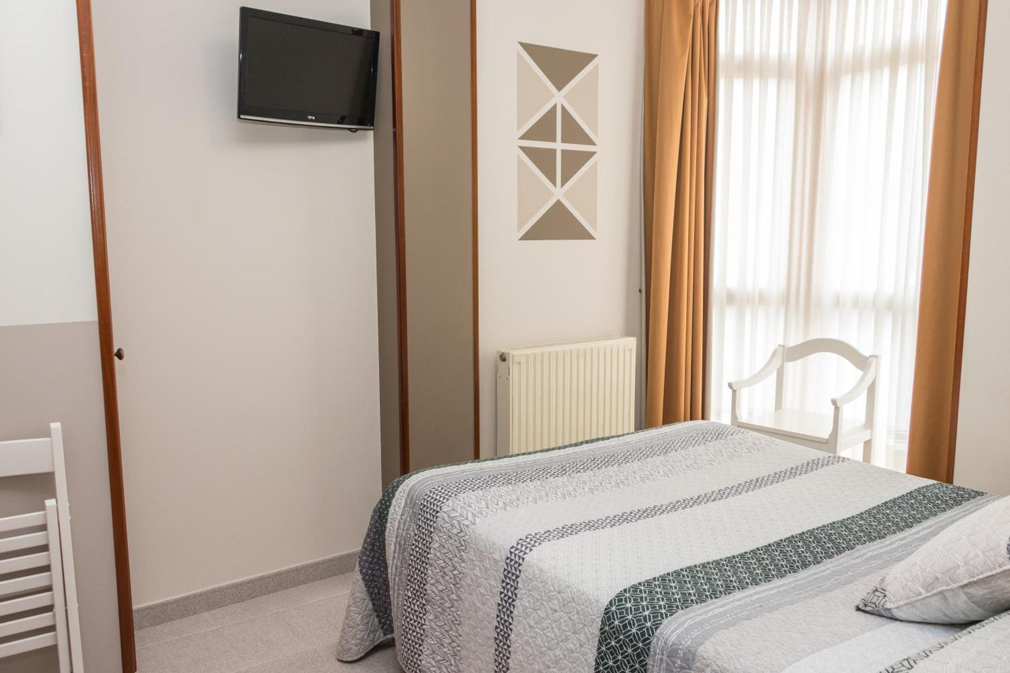 Hotel Plaza Onís Kültér fotó