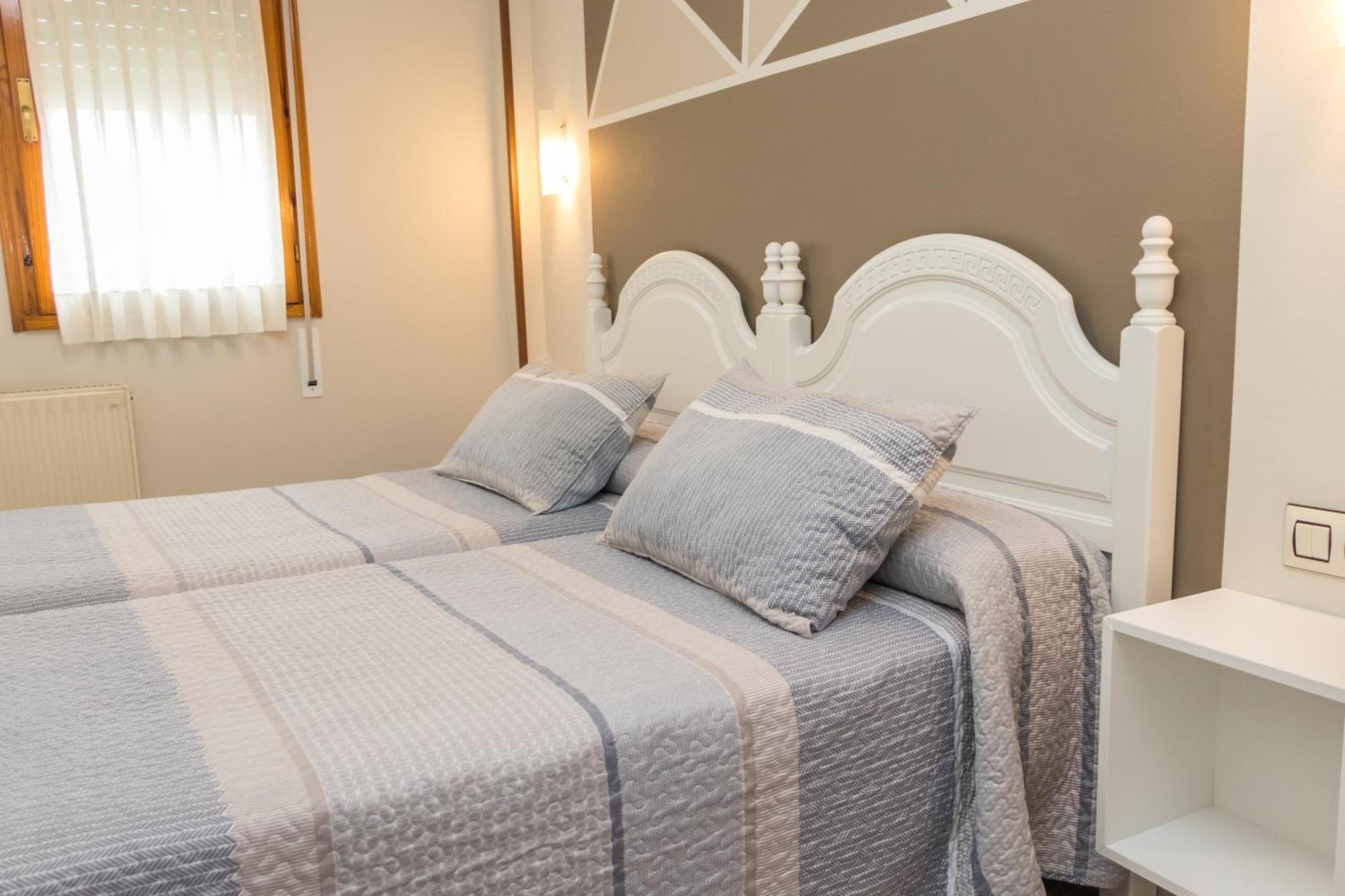 Hotel Plaza Onís Kültér fotó