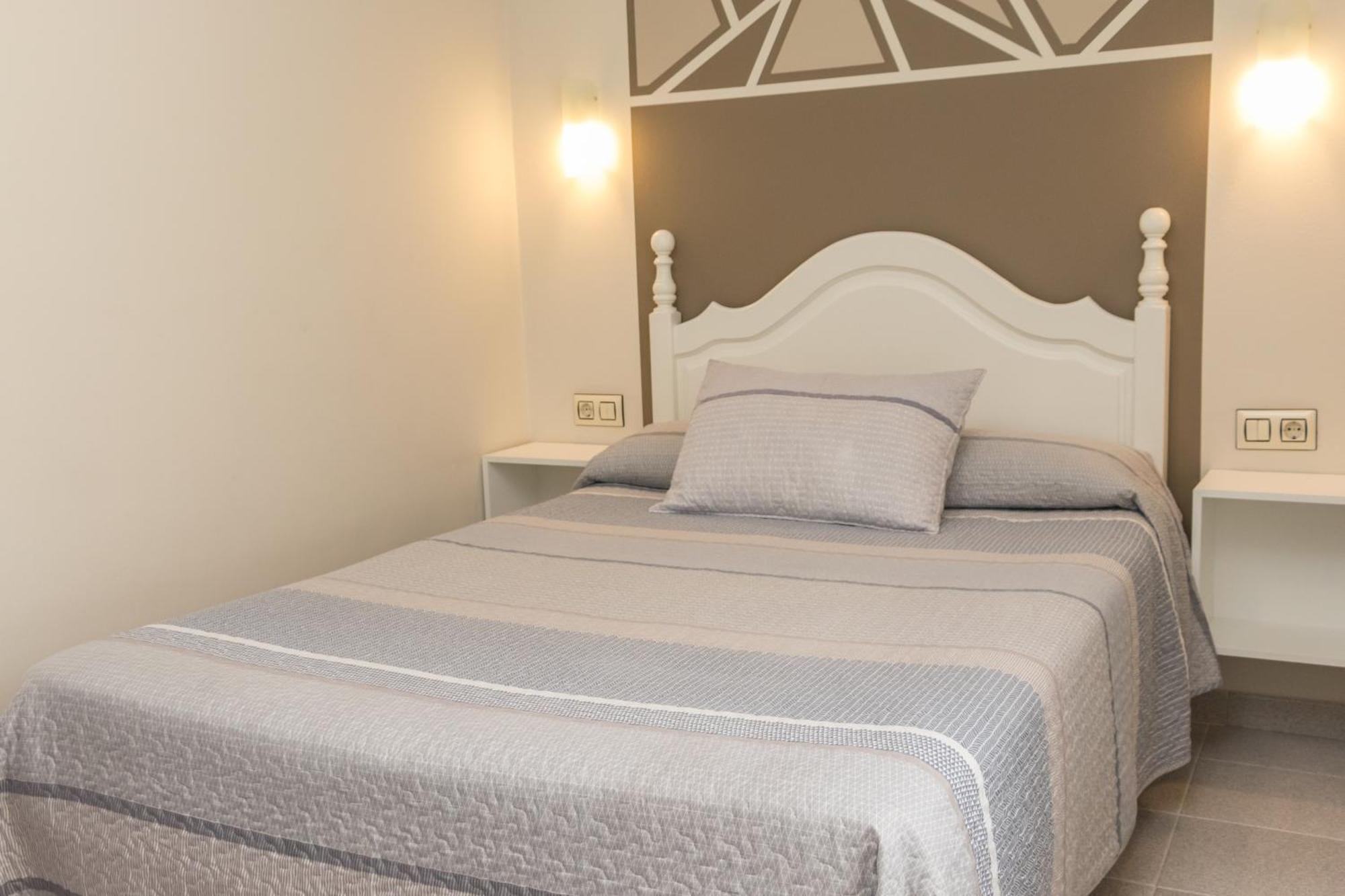 Hotel Plaza Onís Kültér fotó