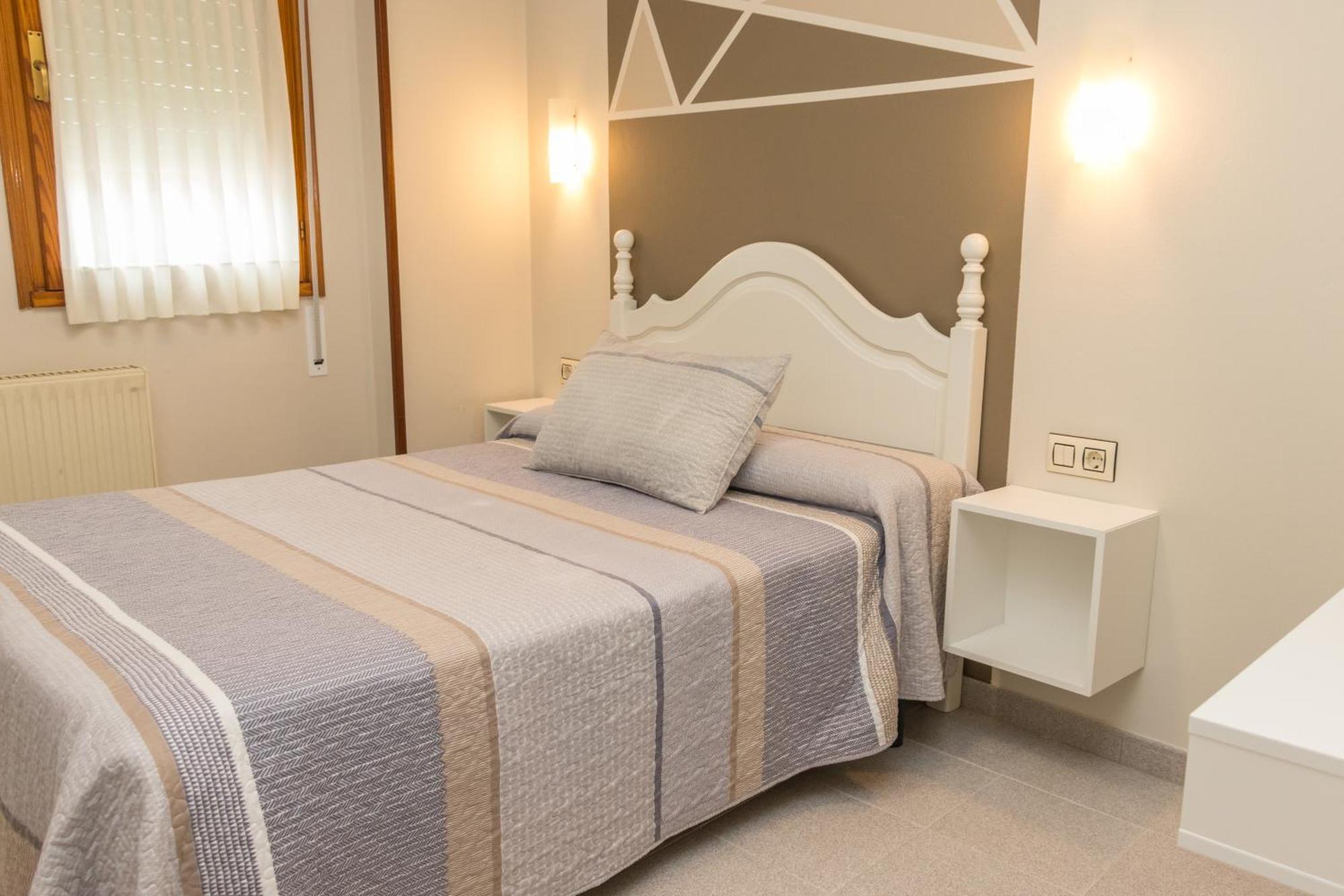 Hotel Plaza Onís Kültér fotó