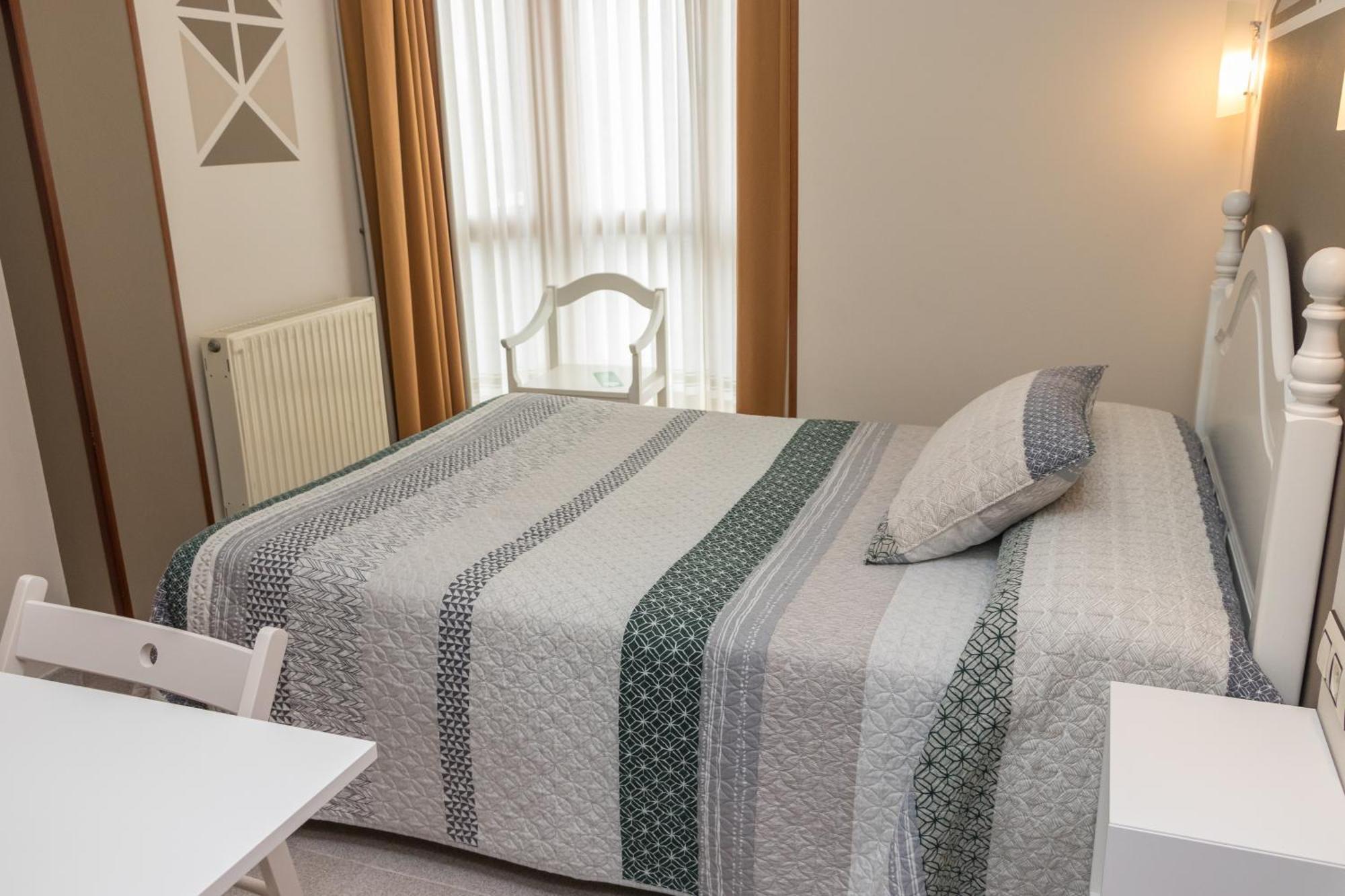 Hotel Plaza Onís Kültér fotó