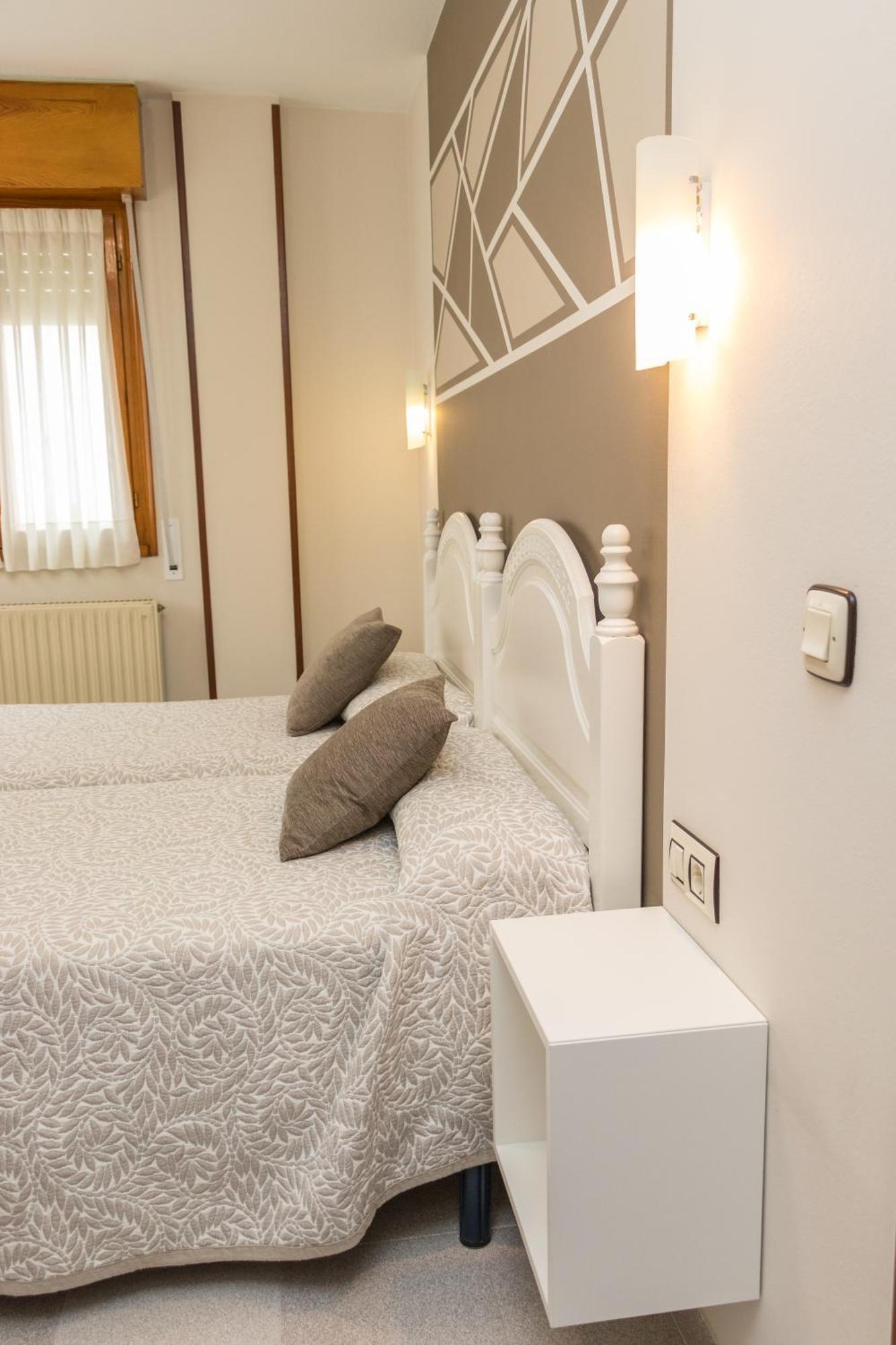 Hotel Plaza Onís Kültér fotó