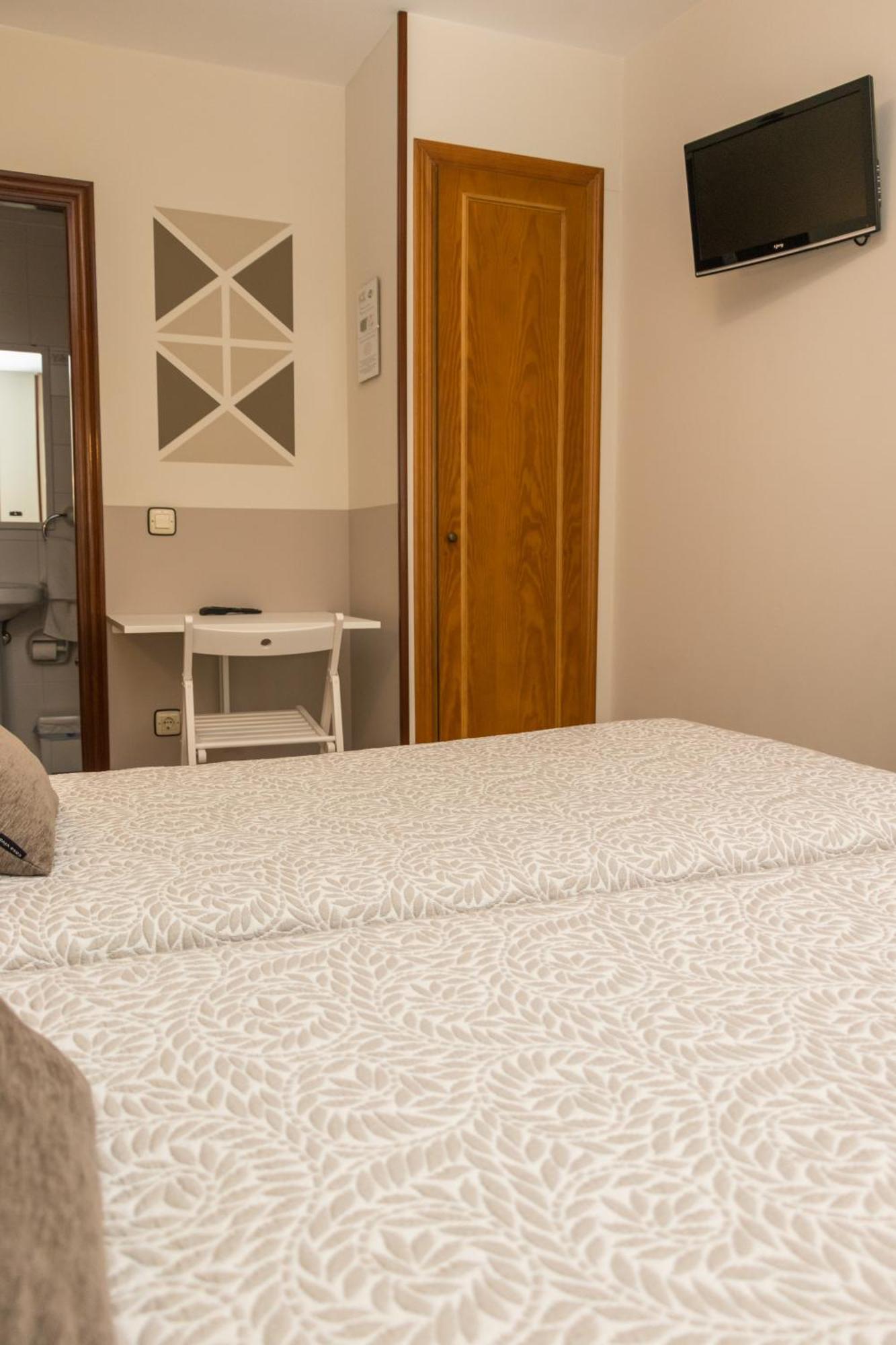 Hotel Plaza Onís Kültér fotó
