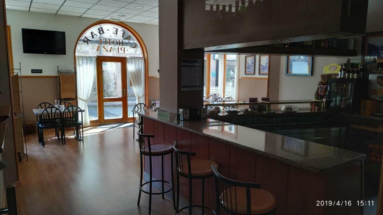 Hotel Plaza Onís Kültér fotó