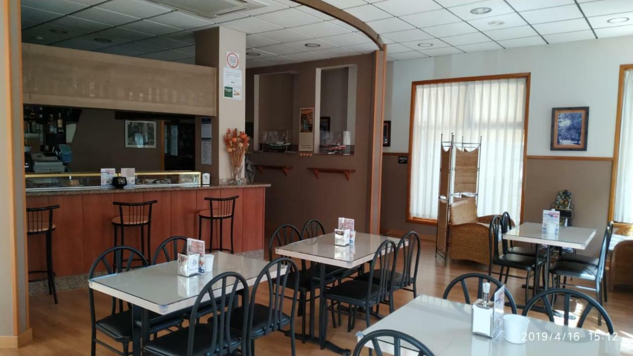 Hotel Plaza Onís Kültér fotó